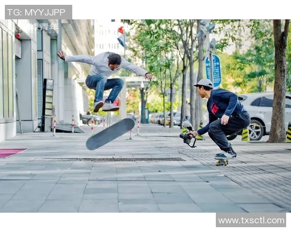 滑板热点解析：深入剖析北京滑板队的防守策略与战术布局