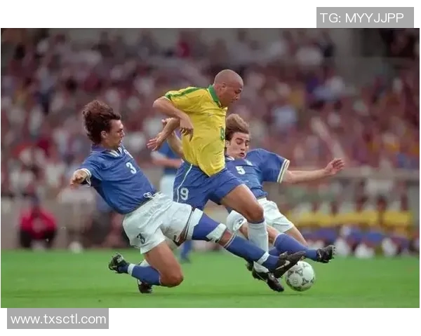 老足球明星重返球场精彩瞬间视频回顾与分析