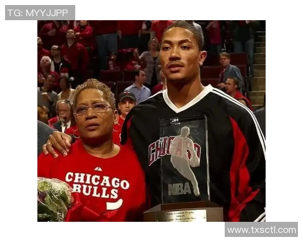 足球明星与母亲温馨合影展现亲情与奋斗背后的故事 足球明星与母亲温馨合影展现亲情与奋斗背后的故事